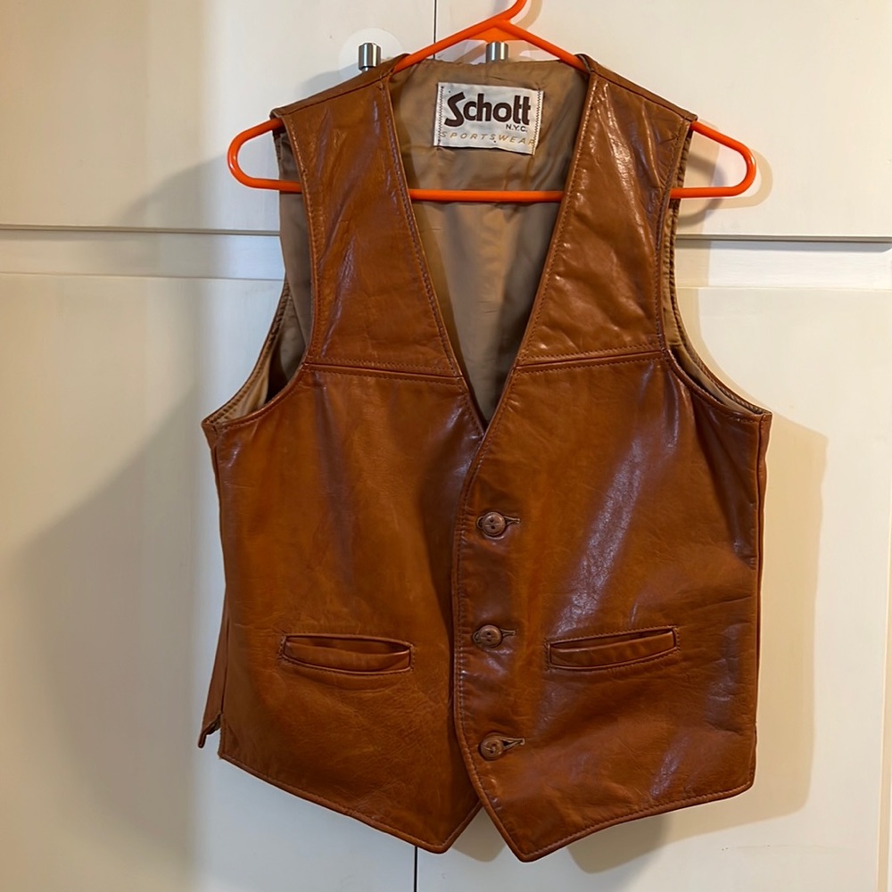 Schott N.Y.C. vest top quality leather pre-owned medium size 3 buttons 2 pockets